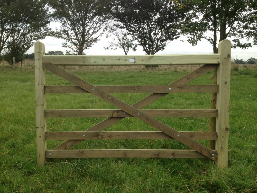 5 Bar Field Country Gate