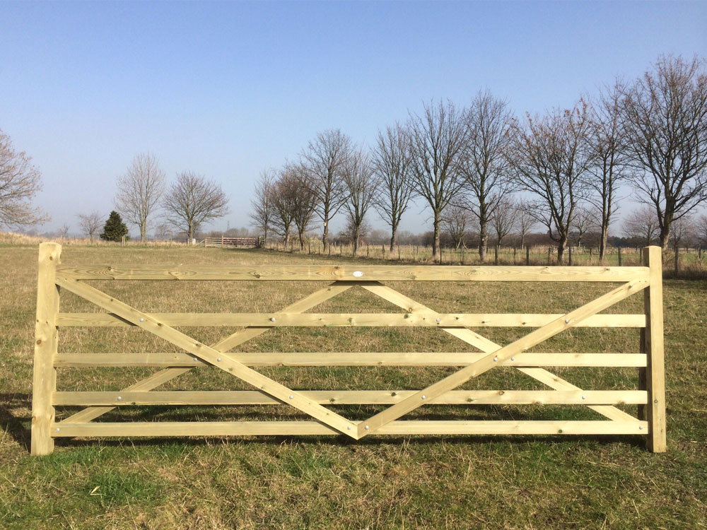 5 Bar Field Country Gate